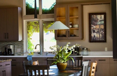 Arroyo Grande House | Charming 2 Bedroom Retreat in Arroyo Grande with Spa