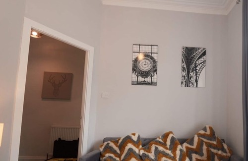 Larkhall House | This house is a 3 bedroom(s), 2 bathrooms, located in Stonehouse, Scotland.