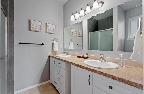 West Longview House | Beautiful 3-Bedroom Retreat with Pool and Spa in Longview