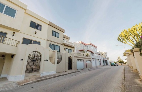 Mellieħa Heights House | This house is a 3 bedroom(s), 2.5 bathrooms, located in Il-Mellieħa, null.