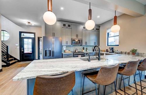 Indianapolis House | Top-Rated 3 Bedroom Retreat in Indianapolis with Amenities