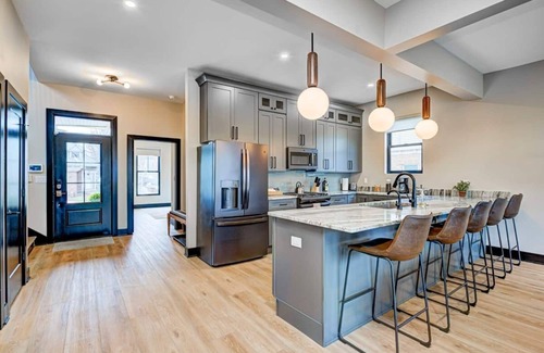 Indianapolis House | Top-Rated 3 Bedroom Retreat in Indianapolis with Amenities