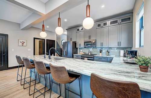 Indianapolis House | Top-Rated 3 Bedroom Retreat in Indianapolis with Amenities