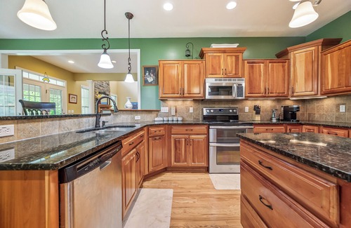 Blacksburg House | Beautiful 4-Bedroom House in Blacksburg, VA with Amenities