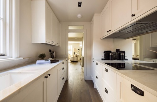 Abingdon House | Charming 4-Bedroom London Retreat with Family-Friendly Amenities
