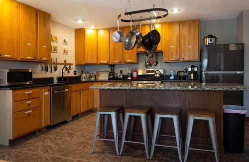 Bloomington House | Spacious 6-Bedroom Retreat with Hot Tub in Bloomington, IN