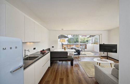 Tesimo Apartment | Tranquil Retreat: 9.8/10 Rated with Ocean View & Pool