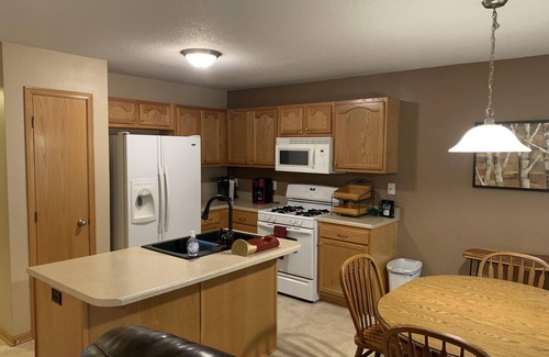 Pleasant Hill House | Peaceful Getaway Near Top Attractions with Spa & Hot Tub
