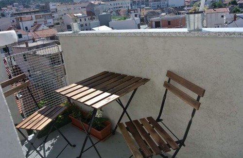 Plisac Apartment | Cozy Apartment with Beautiful Chanel St. Ante Views