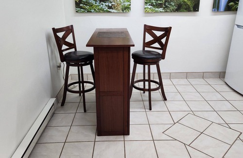 Jamestown Apartment | Cozy Rooftop Cottage: Guest Rated 10/10 & Family Friendly