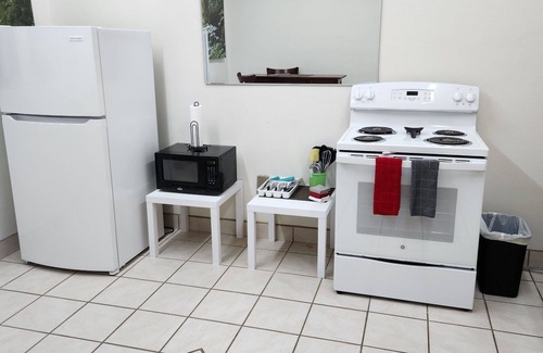 Jamestown Apartment | Cozy Rooftop Cottage: Guest Rated 10/10 & Family Friendly