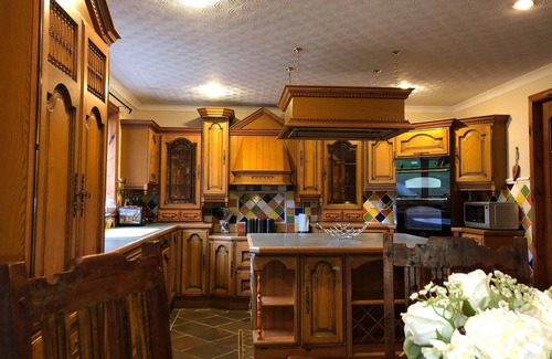 Leverburgh House | Experience the Northern Lights with Pet-Friendly Comfort