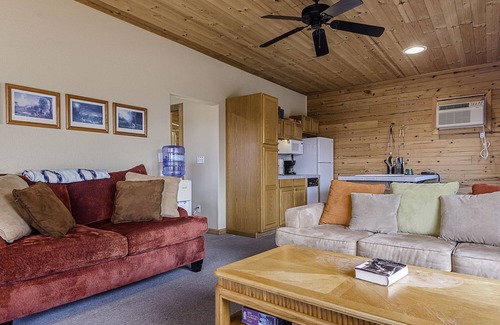 Ponca Cabin | Private Haven: Guest Rated 9.6 with Family & Pet Amenities