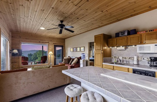 Ponca Cabin | Private Haven: Guest Rated 9.6 with Family & Pet Amenities