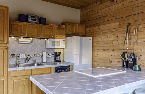Ponca Cabin | Private Haven: Guest Rated 9.6 with Family & Pet Amenities