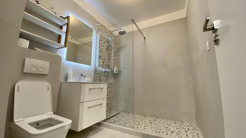 Oradea Apartment | Guest Rated: This Is Us Apartments - Pet & Child Friendly