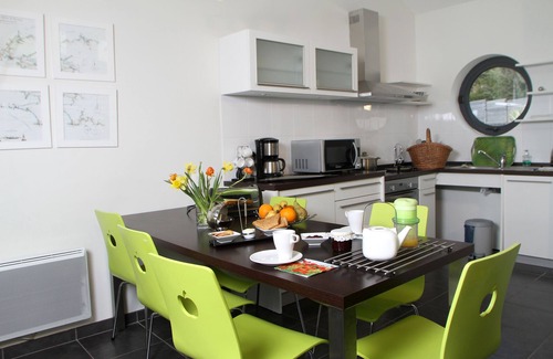 Ploumoguer House | Relax by the Ocean at Our Accessible Sea Air Villa!
