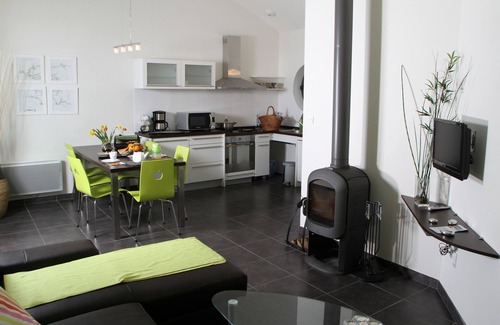 Ploumoguer House | Relax by the Ocean at Our Accessible Sea Air Villa!