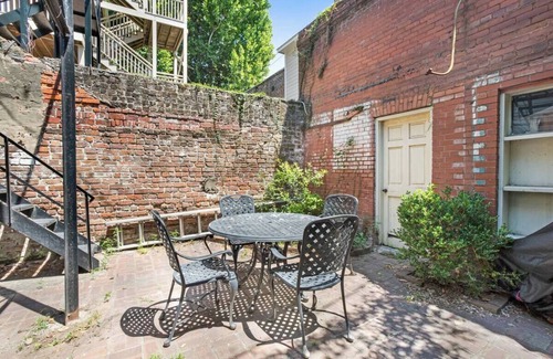Historic Downtown Savannah Apartment | This is your ideal Savannah retreat, offering a blend of historic charm, modern comfort, and a peaceful ambiance.