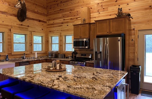 Fort Valley Cabin | Beautiful Lodge with 8 Bedrooms in Fort Valley, GA