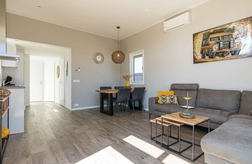 Burgh-Haamstede House | Modern Chalet near Park with Family-Friendly Amenities