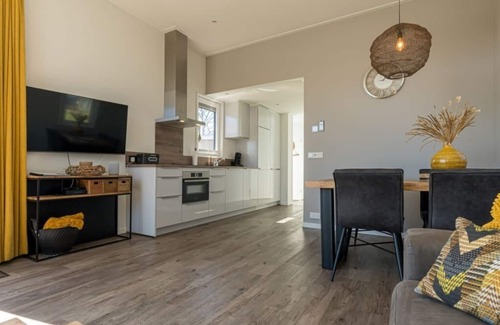 Burgh-Haamstede House | Modern Chalet near Park with Family-Friendly Amenities