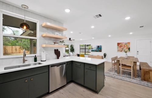 Windsor Park House | This Must Be The Place: Family-Friendly with Kitchen Amenities
