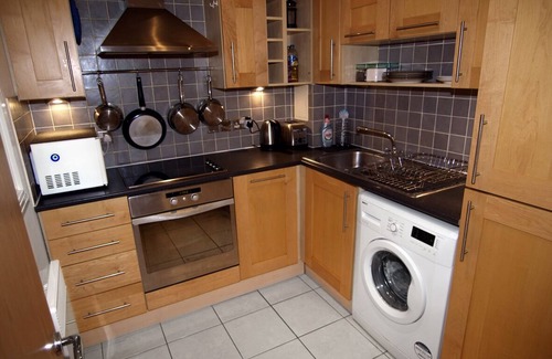 Stratford and New Town Apartment | Wellness Retreat with Gym, Sauna & Pool - Rated 9/10