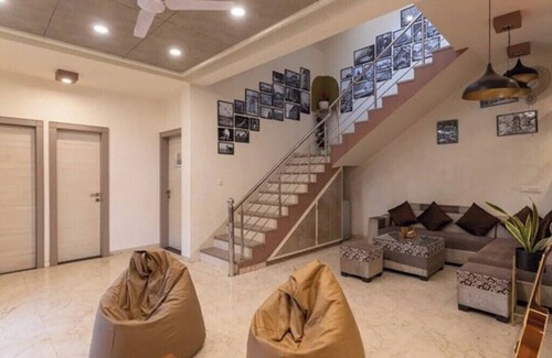 Jaipur House | Experience Comfort with Pool and Ocean Views in 4 Bedrooms