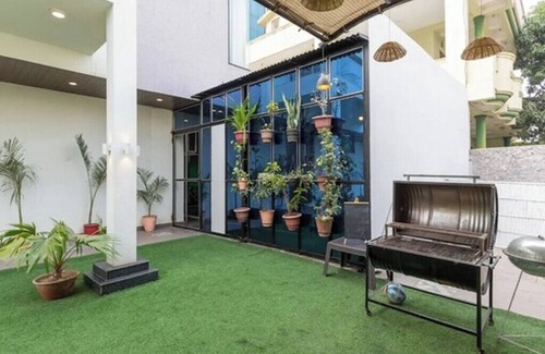 Jaipur House | Experience Comfort with Pool and Ocean Views in 4 Bedrooms
