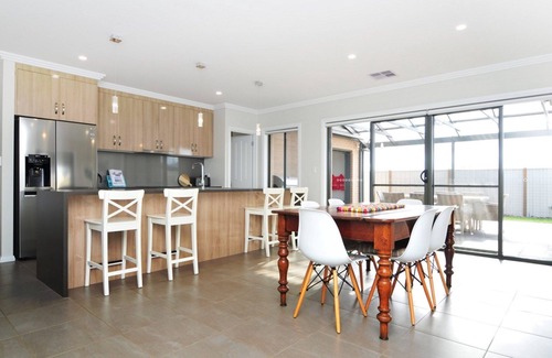 Waterhouse House | Family-Friendly Getaway with Free WIFI and Top Amenities