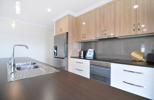 Waterhouse House | Family-Friendly Getaway with Free WIFI and Top Amenities