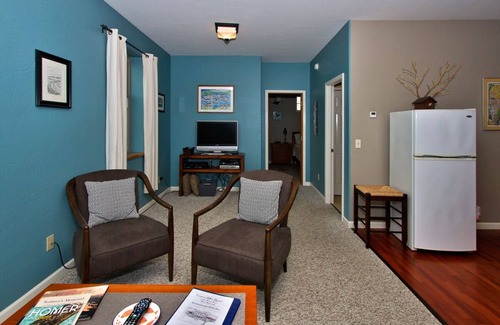 Homer Apartment | Experience Bishop's Beach: Walkable Old Town & Ocean Views