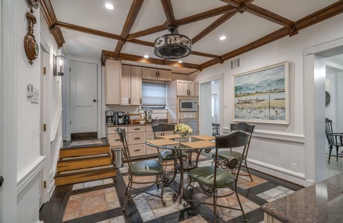 South Central Houston House | Discover Houston: A Must-Visit Hotel with Private Pool