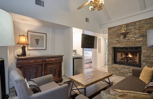 South Central Houston House | Discover Houston: A Must-Visit Hotel with Private Pool