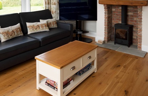 Darlington Cottage | Premier Retreat with Private Hot Tub and Games Room