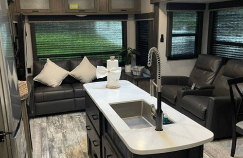Dade City House | This rv is a 1 bedroom(s), 1 bathrooms, located in Dade City, FL.