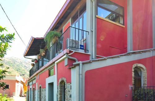 Motta San Giovanni House | Elegant Italian-Style Apartment with Sea View and Spa