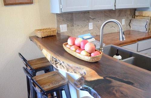Laramie House | Cozy Mountain Retreat with Pool & Breakfast, Rated 10/10