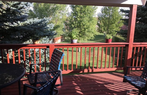 Laramie House | Cozy Mountain Retreat with Pool & Breakfast, Rated 10/10
