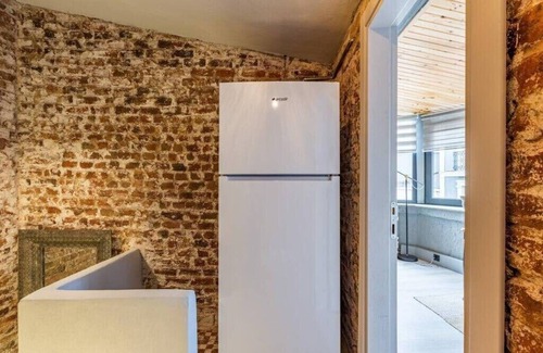 Tophane House | Ideal Location Near Attractions with Family-Friendly Amenities