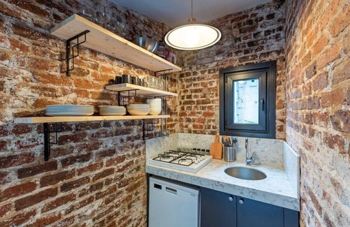 Tophane House | Ideal Location Near Attractions with Family-Friendly Amenities