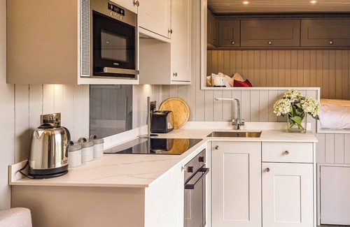 Babcary Cottage | Unique Pod Experience: Perfect Stay with Spa and Hot Tub