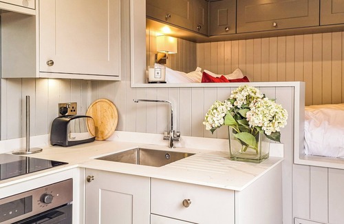 Babcary Cottage | Unique Pod Experience: Perfect Stay with Spa and Hot Tub