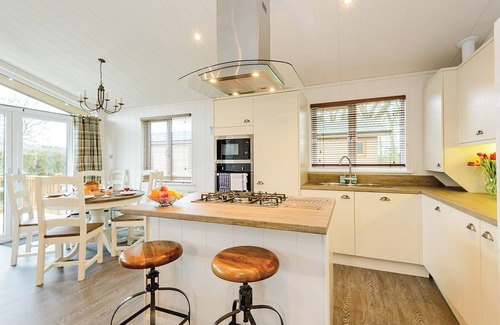 Holton Heath Ski Chalet | Ideal Lodge for Family Getaways with Spa and Hot Tub