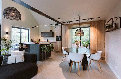 Ouddorp House | New Eco-Friendly Ocean View Retreat with Breakfast Included
