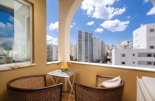 Praia da Rocha Apartment | Discover Sunset Beachside Retreat: Pet-Friendly & Family Fun