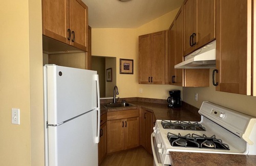 Mid-Coast and Islands Cottage | Beachfront Cottage with Sunset Views and Spa Amenities
