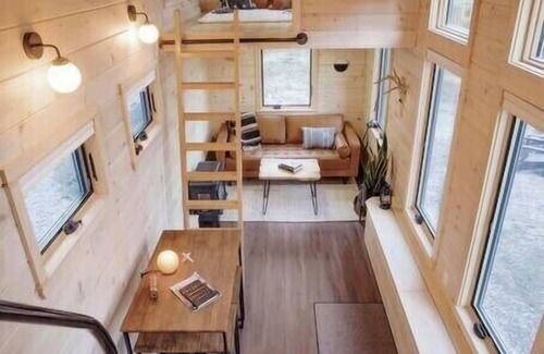 Chester Apartment | Cozy Tiny House Retreat with Spa and Kitchen in Chester, VT