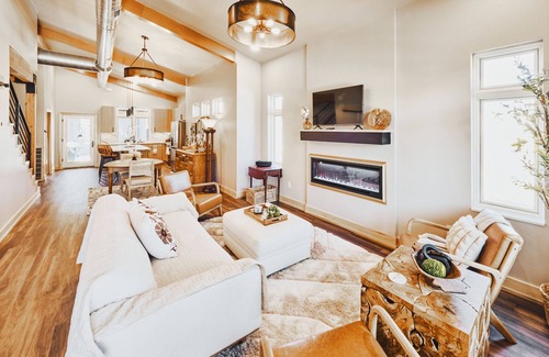 Sheridan House | This townhouse is a 3 bedroom(s), 3 bathrooms, located in Sheridan, WY.